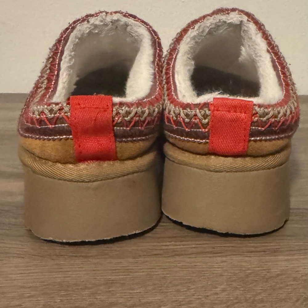 Pink Lily Brown and Red Moccasins - Picture 3 of 3